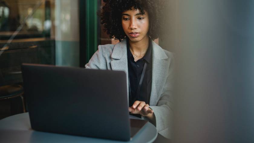 can a real estate agent hire an assistant